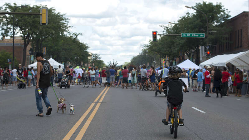Minneapolis, Minnesota
August 7, 2016
Open Streets Minneapolis temporarily closes major thoroughfares to car traffic and opens them up for walking, biking, skating, and other active transportation. One goal is giving Minneapolis residents an