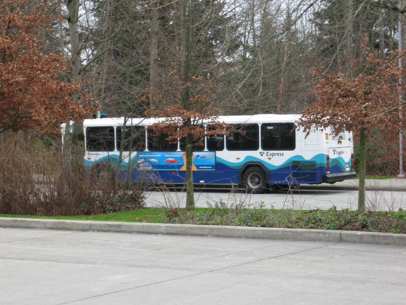 A Sound Transit Gillig Phantom lays over after completing a 565 and before starting a 564 as 565/08.