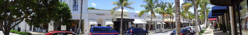 Worth Avenue Palm Beach Florida. For the location of the photo, please refer to its original public sharing site at https://www.panoramio.com/photo/74129991
