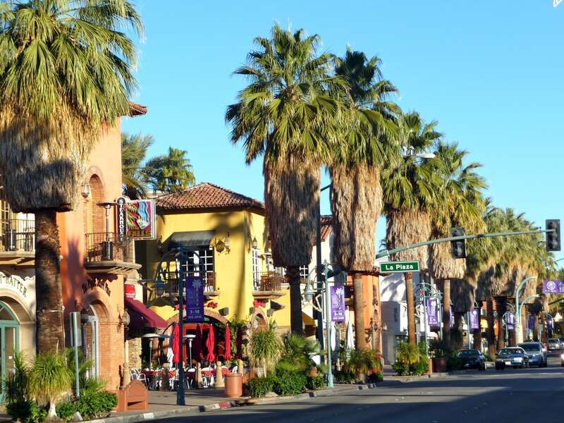 Located in the Coachella Valley desert region, Palm Springs is sheltered by the San Bernardino Mountains to the north, the Santa Rosa Mountains to the south, by the San Jacinto Mountains to the west and by the Little San Bernardino Mountains to the