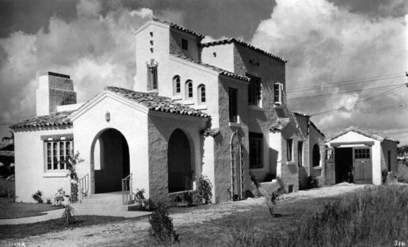 Persistent URL: http://www.floridamemory.com/items/show/165822
Local call number: PHF541
Title: Residence at 1225 Asturia Avenue in Coral Gables, Florida
Date: ca. 1925
Physical descrip: 1 digital image - b&amp;amp;w
Series Title: