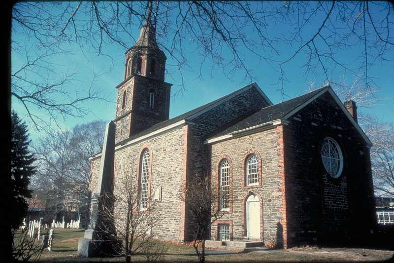 Exterior view from the rear
This 18th-century church is one of New York's oldest parishes (1665-1980). It was used as a hospital following the important Revolutionary War Battle at Pell's Point in 1776, and was the scene of various military