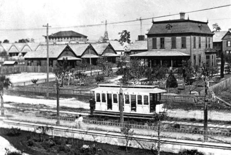 Persistent URL: floridamemory.com/items/show/117481
Local call number: FPS1506
Title: Streetcar and buildings in Ybor City, Florida 
Date: ca. 1900
Physical descrip: 1 photoprint - b&amp;amp;w - 7 x 5 in.
Series Title: Florida Park Service