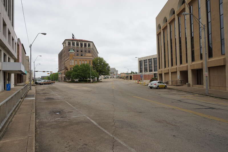 State Line Avenue in Texarkana, Arkansas, and Texarkana, Texas (United States).