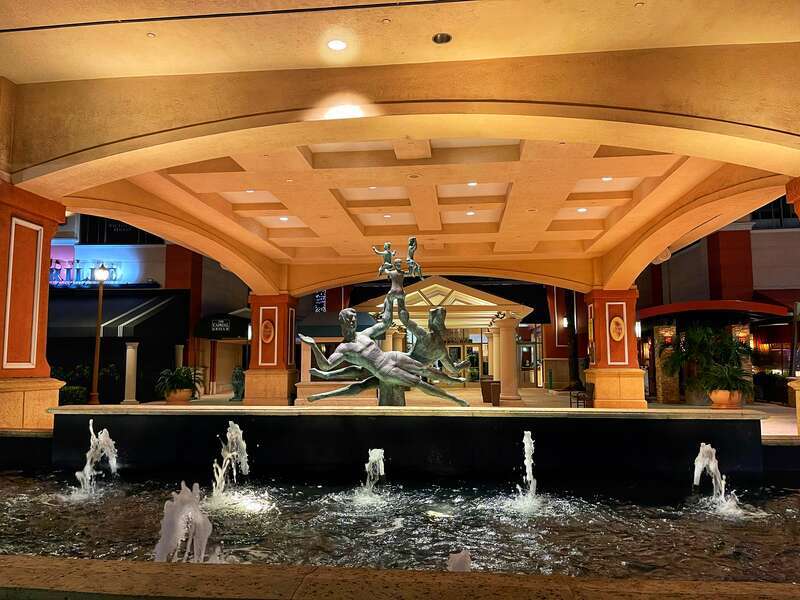 Located on Sunset Drive, and A1A.  Fort Lauderdale, FL. USA.  Entrance to the Mall.