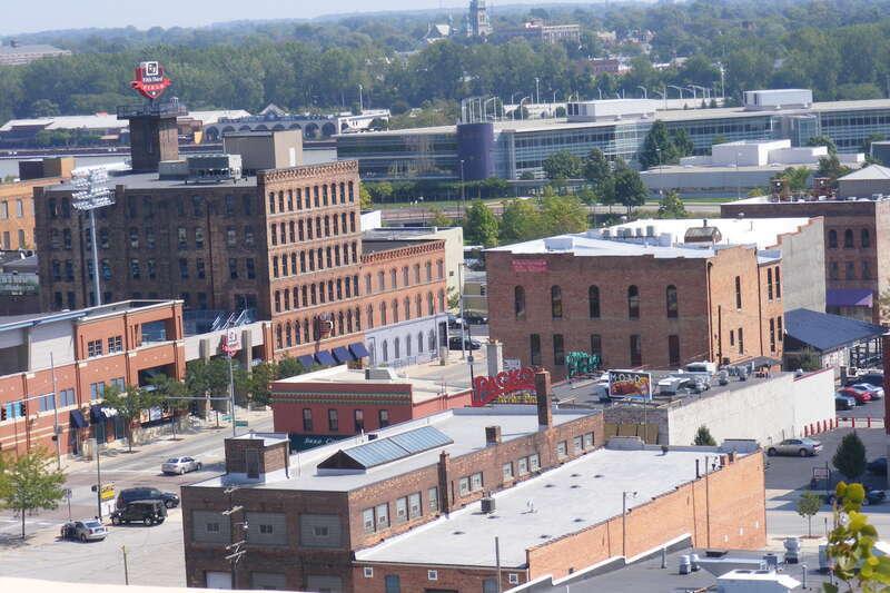 Exemplifying the architecture of Toledo’s Warehouse District, the Standart-Simmons Hardware Company was erected in 1906 to warehouse their commercial inventory. Following an adaptive reuse precedent proven successful in other district warehouses, the