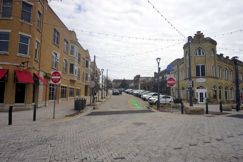 Harwood Avenue in Wauwatosa, Wisconsin (United States).