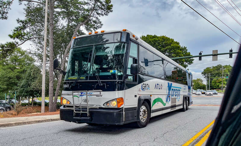 Xpress Route 428 | MCI D4500CT | Johnson Ferry Rd @ Peachtree-Dunwoody Rd, Brookhaven, Georgia