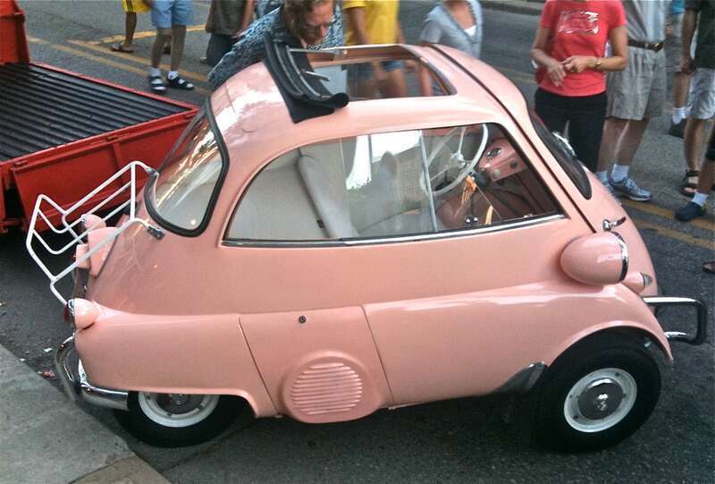 Another tropical Isetta microcar out for a Rolling Sculpture airing, a twin set of pastel beauties.