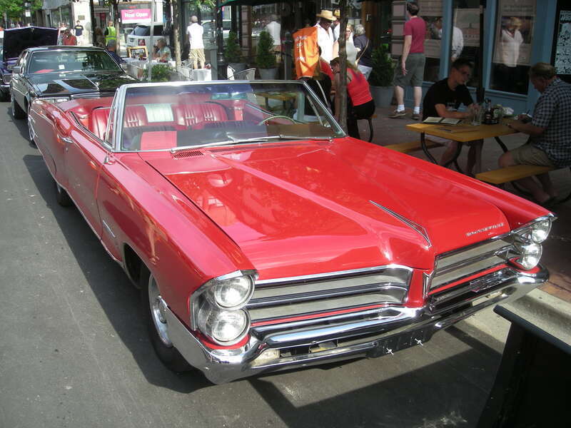 A 1965 Pontiac Bonneville at the 2014 Rolling Sculpture Car Show in Ann Arbor, Michigan (United States).