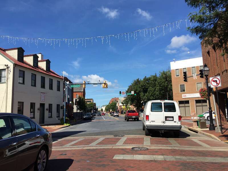 View west along Maryland State Route 450 (West Street) at Cathedral Street and Calvert Street in Annapolis, Anne Arundel County, Maryland