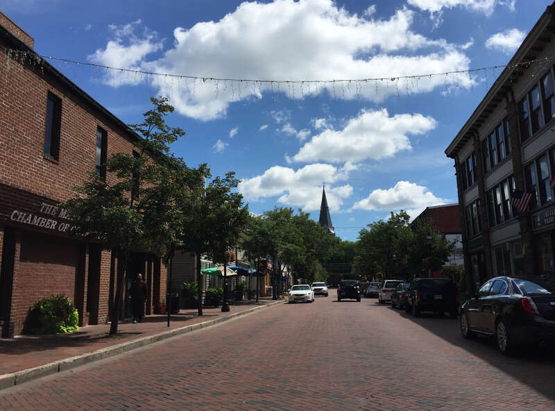 View east along Maryland State Route 450 (West Street) at Cathedral Street in Annapolis, Anne Arundel County, Maryland