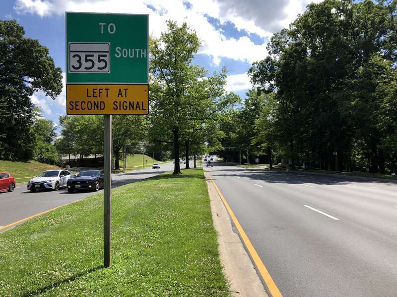 View south along Maryland State Route 124 (Montgomery Village Avenue) just north of Maryland State Route 355 (North Frederick Avenue) in Montgomery Village, Montgomery County, Maryland
