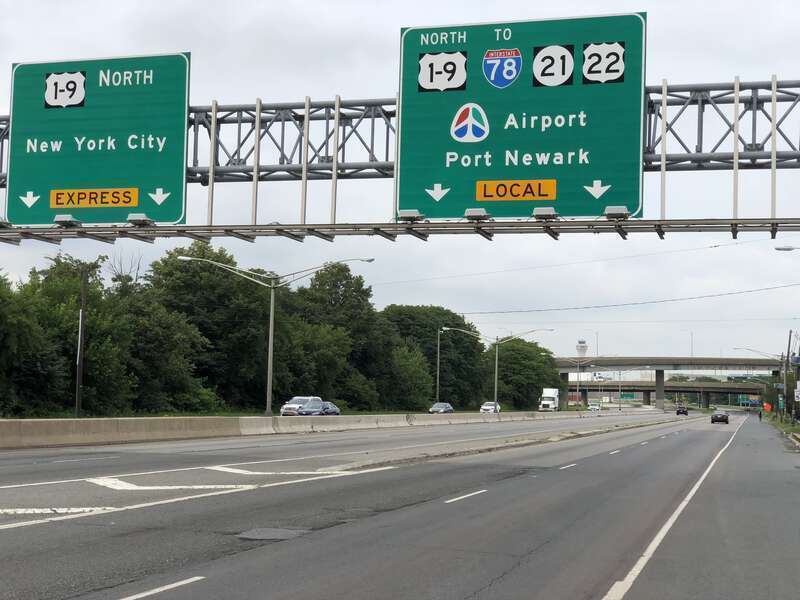 View north along U.S. Route 1 and U.S. Route 9 at the south end of the Express Lanes and Local Lanes in Elizabeth, Union County, New Jersey