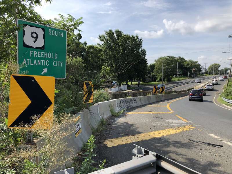 View south along U.S. Route 9 and New Jersey State Route 35 at the exit for U.S. Route 9 SOUTH (Freehold, Atlantic City) in South Amboy, Middlesex County, New Jersey