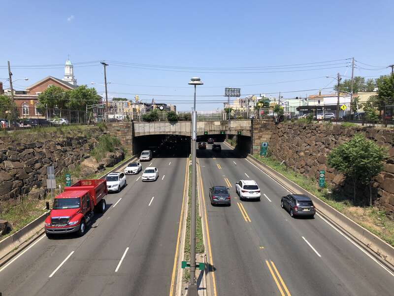 View west along New Jersey State Route 495 (Lincoln Tunnel Approach) from the overpass for Hudson Avenue in Union City, Hudson County, New Jersey