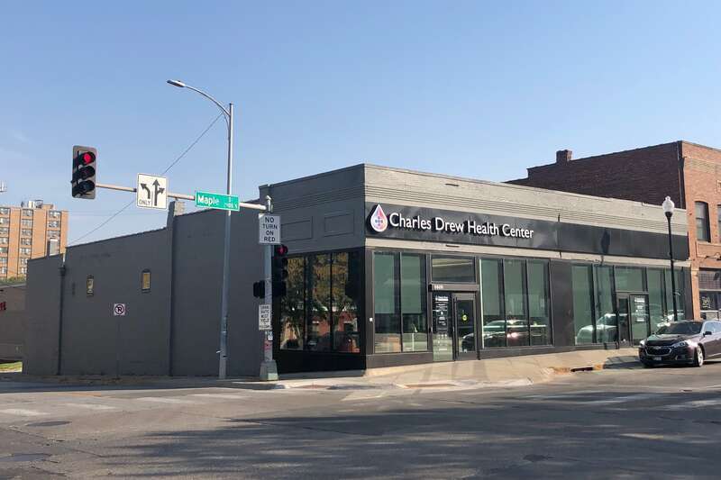 This one-story, one-part commercial block that faces south. A flat roof covers the rectangular building.