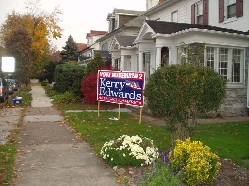 A huge Kerry sign
