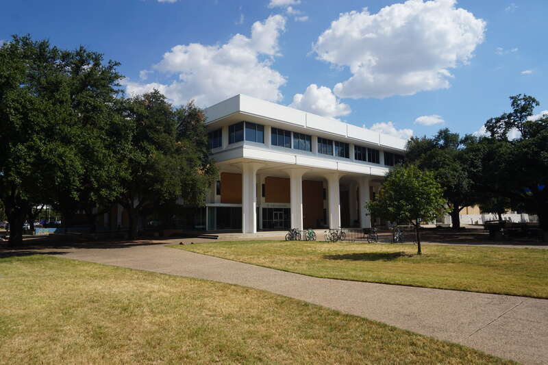 The Porter Henderson Library on the campus of Angelo State University in San Angelo, Texas (United States).