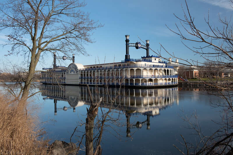 Bet You See the Reflection