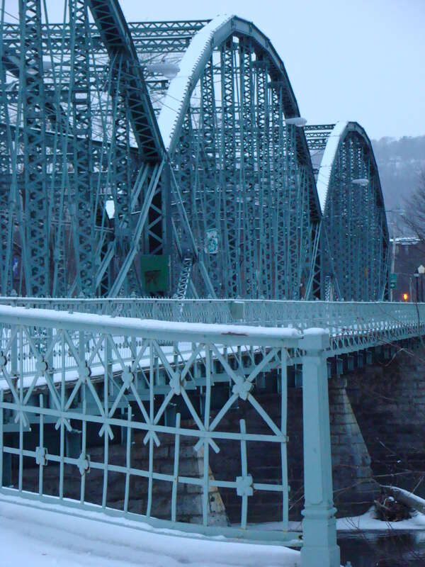 Image of the lenticular structure of the historic South Washington Street Parabolic Bridge in Binghamton, NY