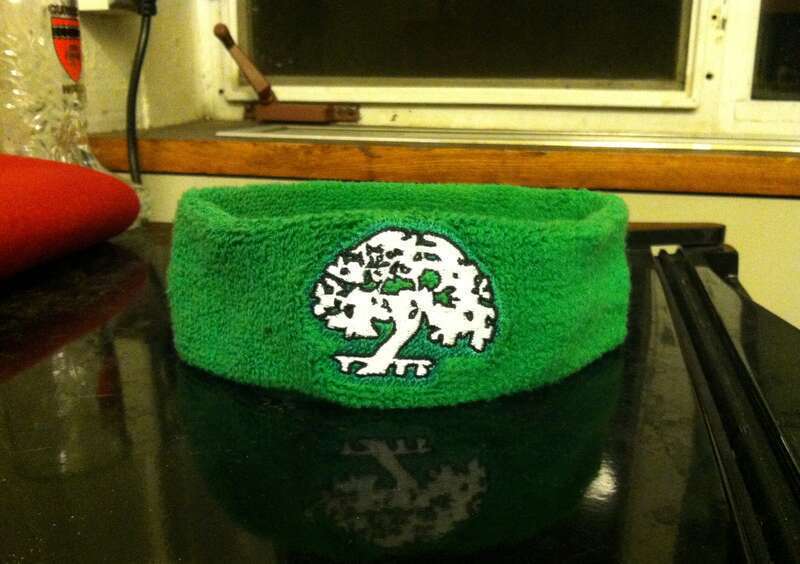 A headband depicting the Tree of Currier House (Harvard College).