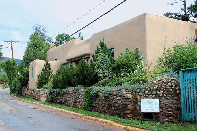Canyon Road, Santa Fe, New Mexico, USA