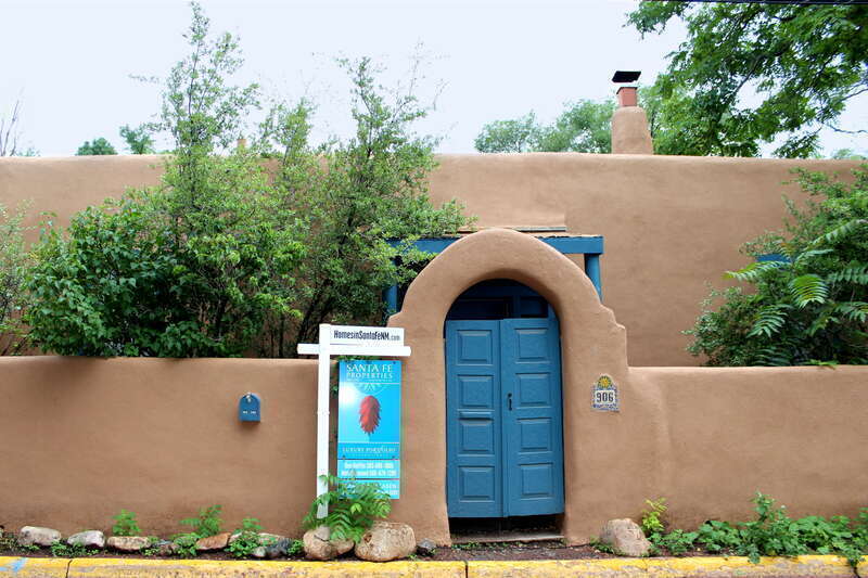 Canyon Road, Santa Fe, New Mexico, USA