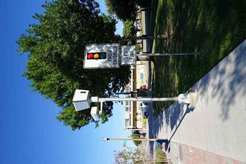 A red light camera in Denton, Texas (United States).