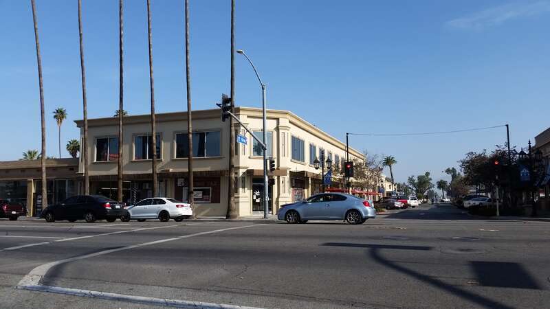 Downtown Hemet, looking north down Harvard St.