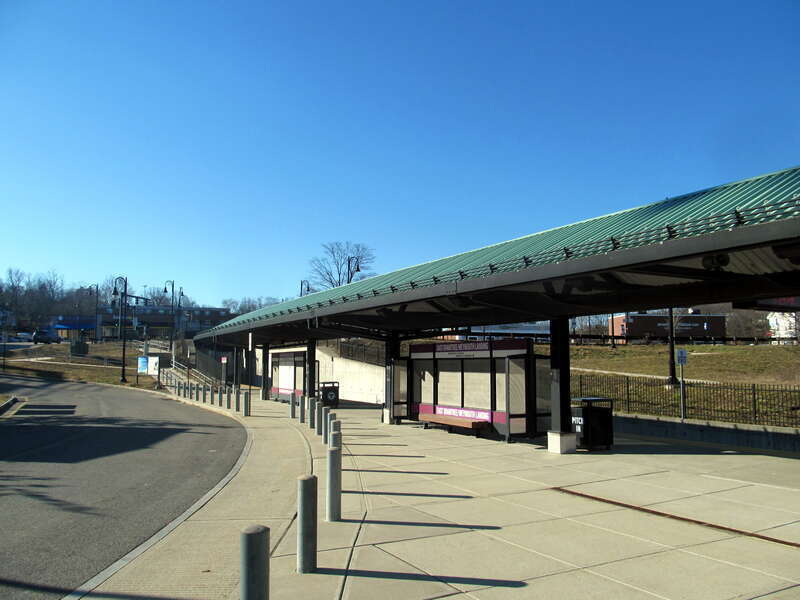 Kiss-and-ride lane at East Braintree/Weymouth Landing station in January 2017. The drop-off area was built level with the platform to make handicapped access easier.