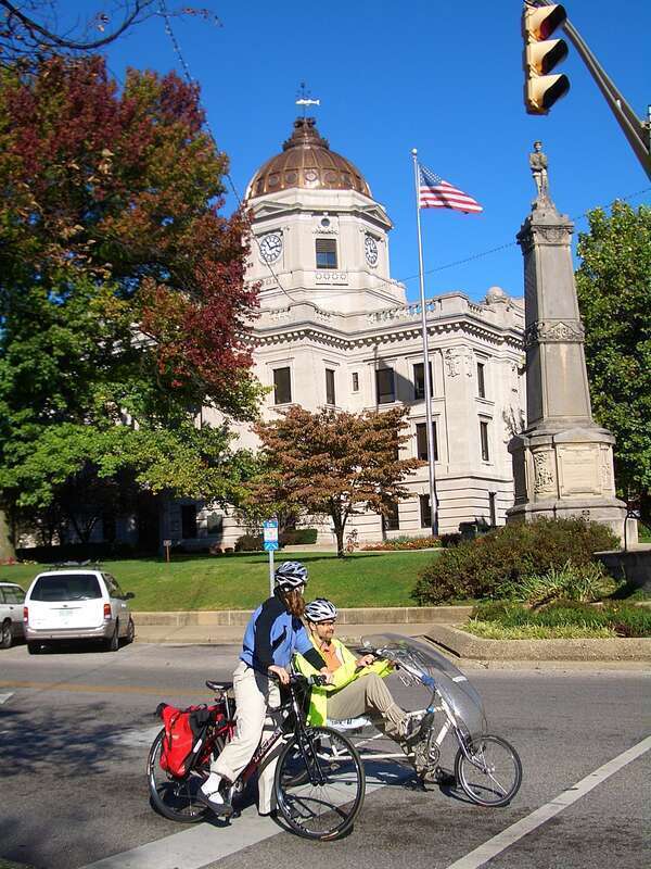 Courthouse Square, with the Monroe County Courthouse and the WWI monument, in Bloomington, Indiana