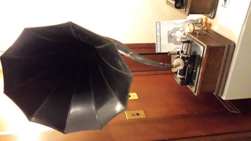 e:Edison Manufacturing Company phonograph at the en:Museum of American Heritage
