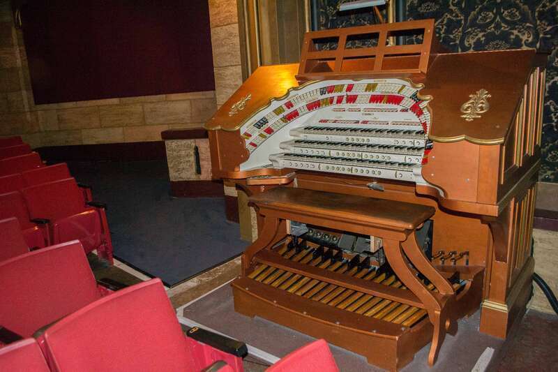 The Elsinore Theatre organ console in Salem, Oregon