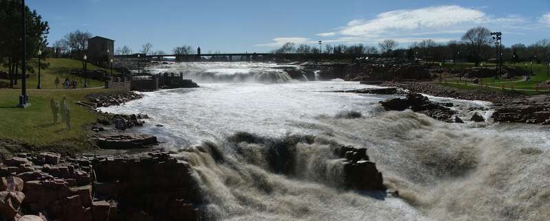 This is a crop of 20060408h to eliminate the surrounding black border.  I focused on the falls and the upper rapids.