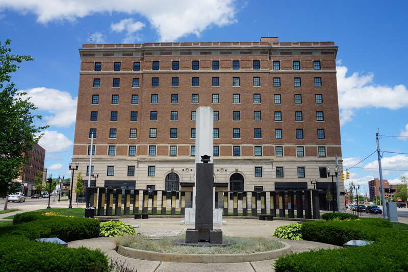 McFarlan Veterans Memorial Park and The Durant (the former Hotel Durant) in Flint, Michigan (United States).