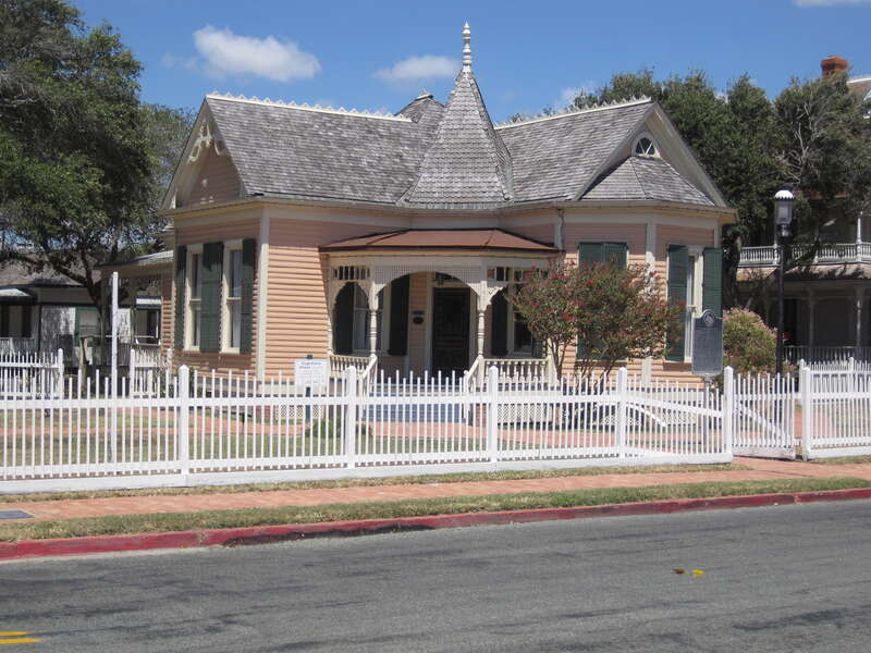 This   file was uploaded  with Commonist.