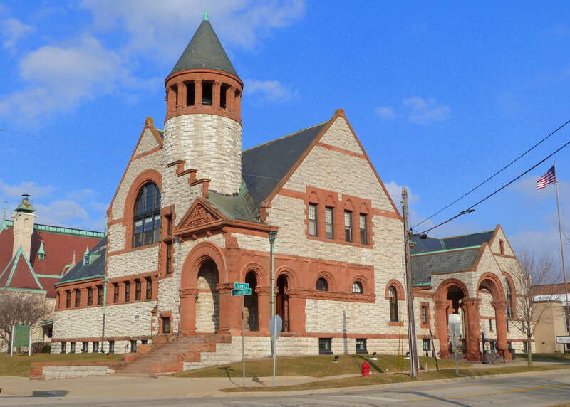 The historic Hoyt Library building (built 1890), located at 505 Janes Avenue in Saginaw, Michigan, United States, is listed as a contributing (&quot;pivotal&quot;) resource in the Saginaw Central City Historic Residential District. The historic district is