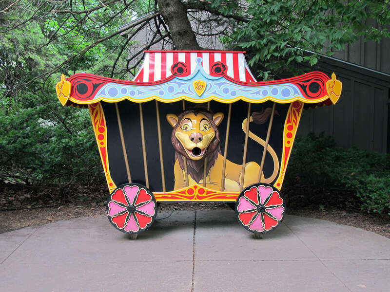 Photo of Leo, the Paper-Eating Lion inside the Lincoln Children's Zoo, 1222 S. 27th Street in Lincoln, Nebraska.  Photo taken looking nearly southwest at the face of Leo.