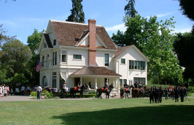 Description:
Civil War reenactors in front of the Patterson house during Memorial Day 2003


Photographer:
David Ball


Date:
Memorial Day 2003