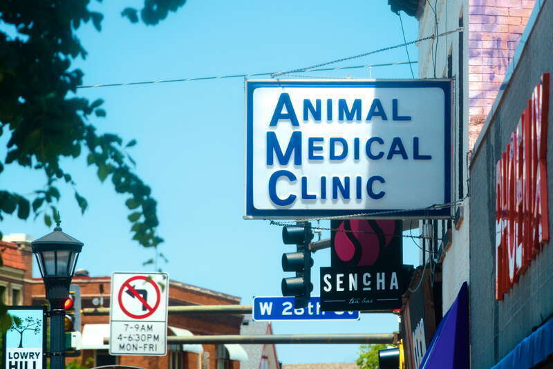 The neighborhood of Lowry Hill East is in the Calhoun-Isles community.
Minneapolis is split into 11 communities which are split into 86+ neighborhoods. My goal in 2022 is to take photos in all neighborhoods in Mpls in roughly alphabetical