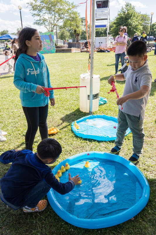 Pèche aux canards lors du Bunny Fest 2018 au parc Lafreniere à Metairie