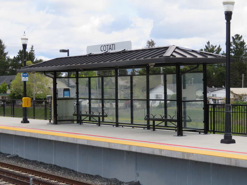 Shelter on the northbound platform at Cotati station in April 2018