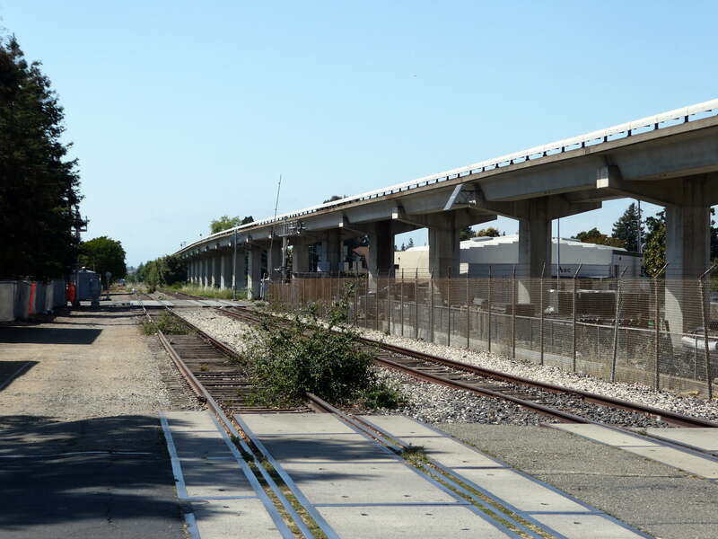 Oakland Subdivision (left) and BART A-Line tracks north of Hayward station in May 2024