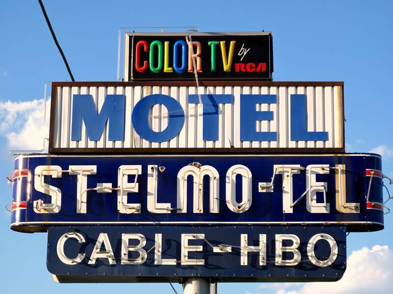 St. Elmo-tel Motel no longer exists, but its fantastic, period-perfect sign still exists.
