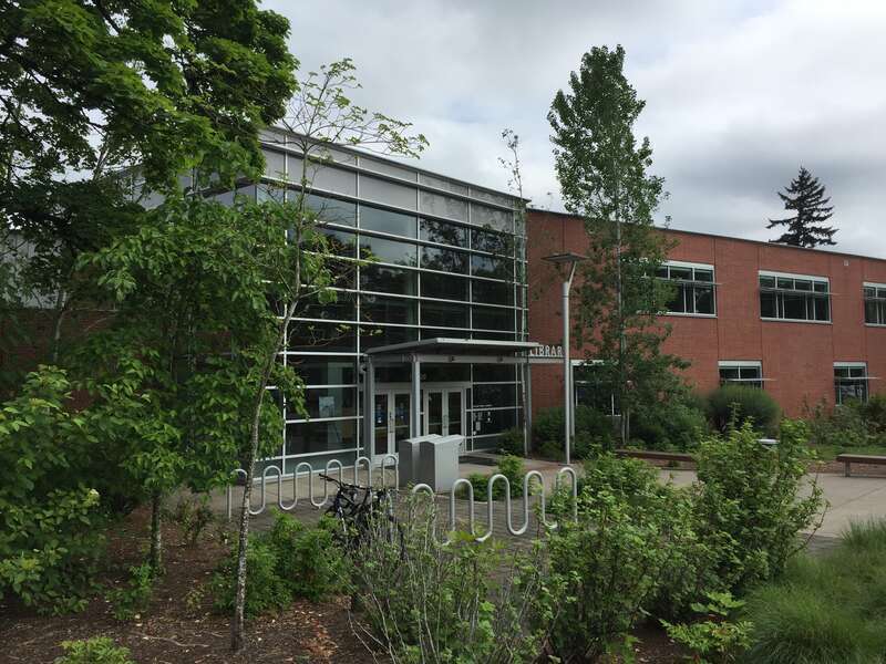 The front entrance of the Tigard Public Library.