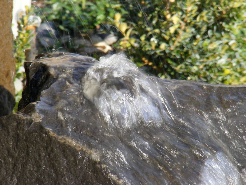 A sequence of photos showing diffrent exposure times.