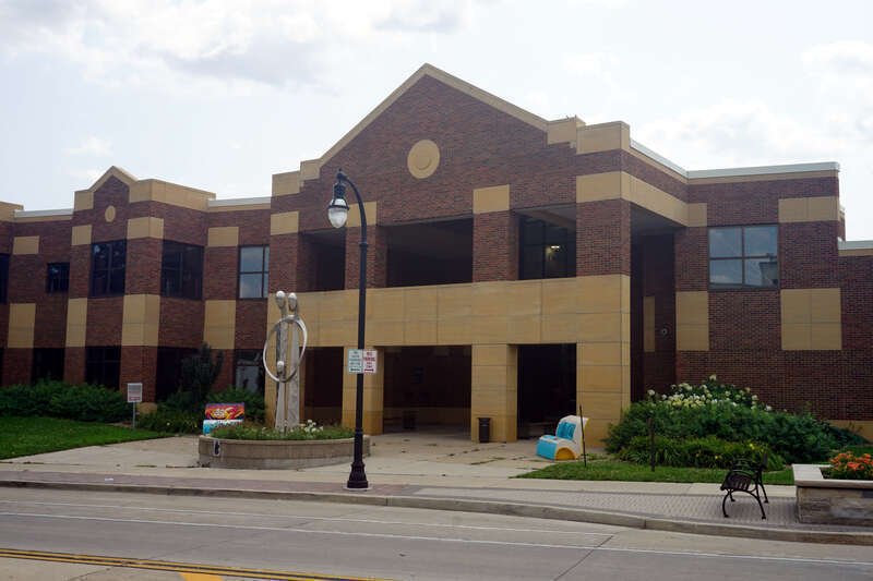 The West Allis Public Library in West Allis, Wisconsin (United States).