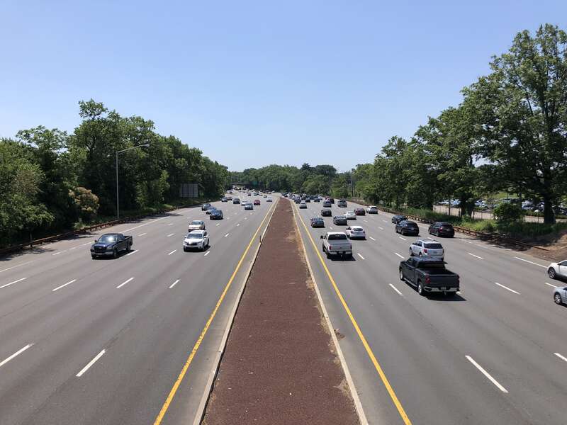 View south along New Jersey State Route 444 (Garden State Parkway) from the pedestrian overpass for the Galloping Hill Park and Golf Course in Kenilworth, Union County, New Jersey