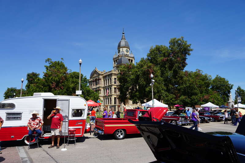 Elm Street during the Arts, Antiques &amp;amp; Autos Extravaganza in Denton, Texas (United States).